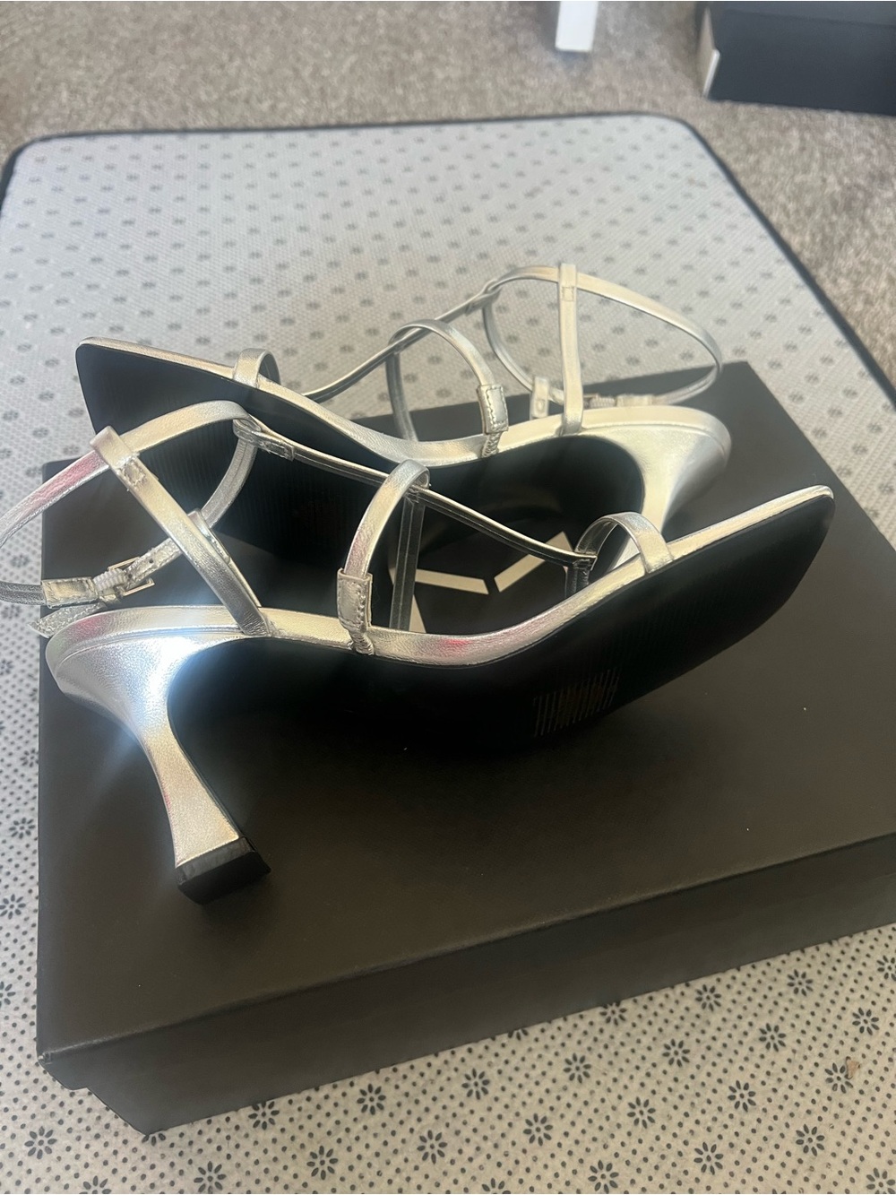 Marc Fisher Sz 6 NWB Silver Square Toed Heels - Picture 6 of 6